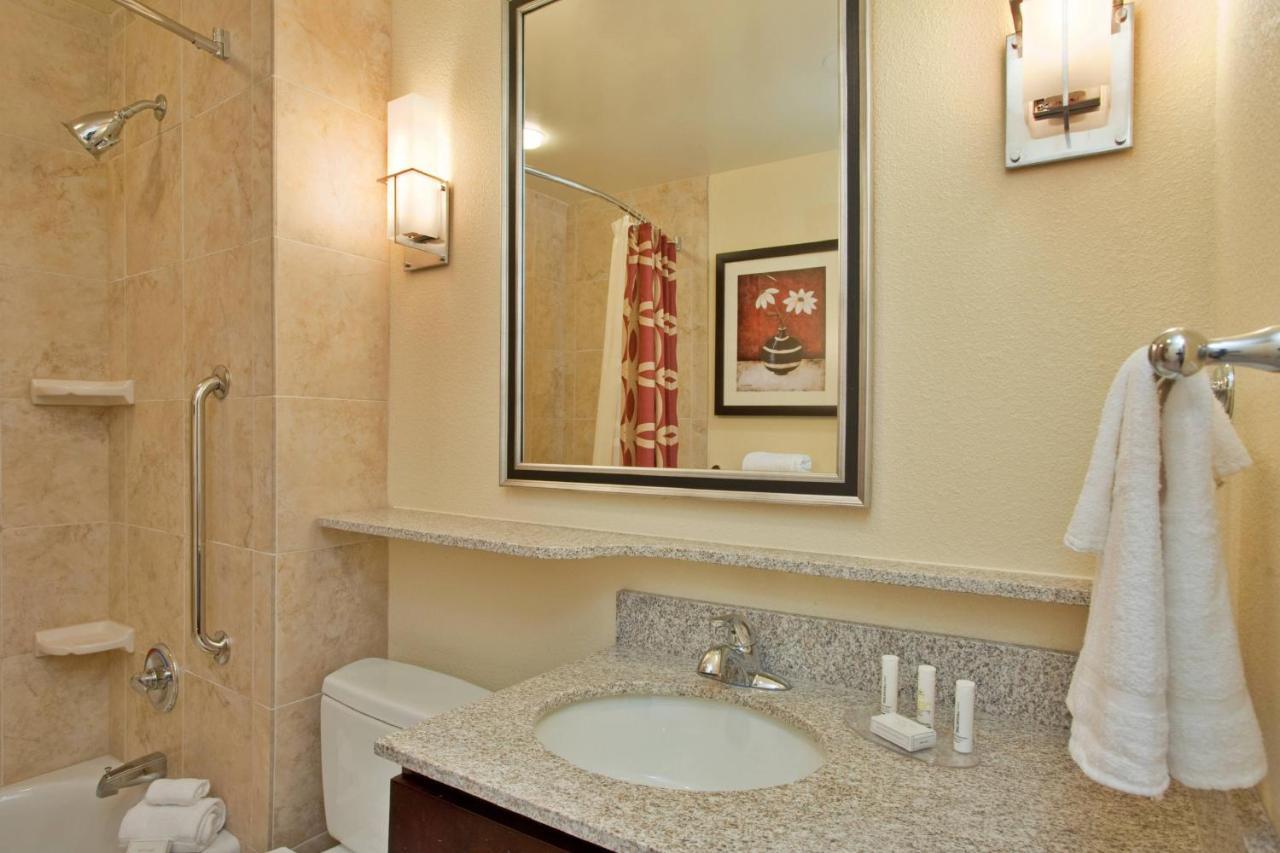 Towneplace Suites By Marriott Мидланд Екстериор снимка